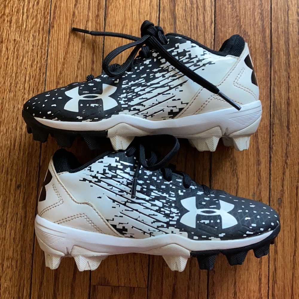 ⚾️UA boys baseball cleats